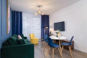 Blue and Green Apartment with Bright Pink Bedroom in Kraków by Renters
