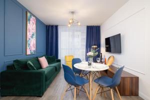 Blue and Green Apartment with Bright Pink Bedroom in Kraków by Renters