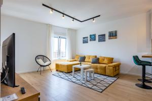 AG apartment with balcony and garage 