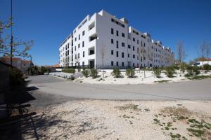 AG apartment with balcony and garage