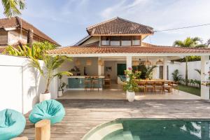 2 BDR villa, walking distance to Seminyak beach.