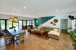 Woodlands Beach Villa