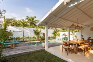 2 BDR villa, walking distance to Seminyak beach.