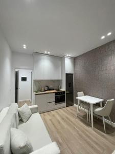 Studio Apt. 98303 Near City Center