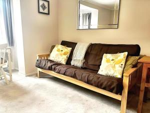 Apartment in Epsom With Free Parking