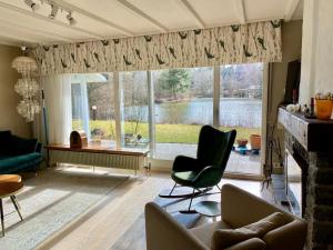 Haus am See mit fantastischem Blick