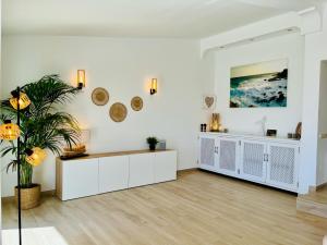 Villa with sea view and luxury heated pool