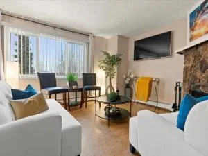 Lovely 3-bedroom rental unit with free parking! - كيناي