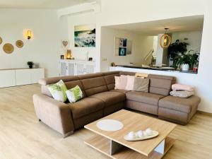 Villa with sea view and luxury heated pool