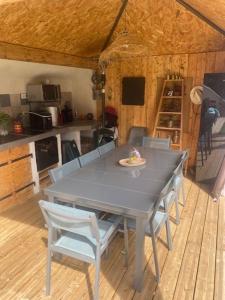 VILLA climatisée calme avec bassin privé et grande piscine partagée à ST AYGULF FREJUS