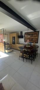 VILLA climatisée calme avec bassin privé et grande piscine partagée à ST AYGULF FREJUS