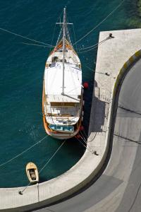 Apartment in Omiš with sea view, balcony, Wi-Fi (161-3)