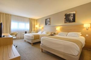 Hotels Best Western Plus Paris Orly Airport : Chambre Familiale avec 4 Lits Doubles