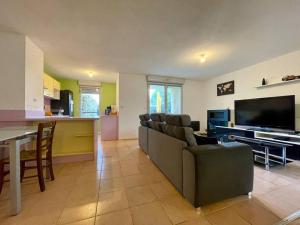 Lappartement Michelet - Parking privé et gratuit - 2km Cité Médiévale