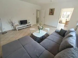 Geräumige helle Wohnung im grünen Taunus mit Privatparkplatz - Springen