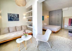 Kynthia Suite - Escape to Seaside Makry Gialos