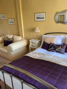 Double Room with Garden View room in Goss Hall Bed & Breakfast
