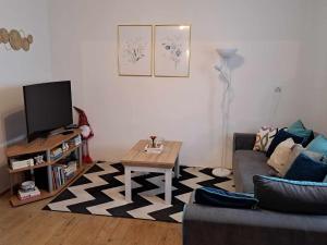 Cozy Town Center Retreat