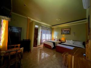 Phòng Gia đình nhìn ra Núi (Family Room with Mountain View)