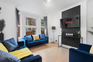 Amazing, Spacious 4BR Home: Weekly or Monthly Stays - Tilehurst