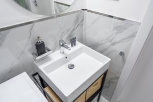 Apartament Błękitny z Basenem Letnim by HolidaySun