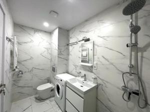 New Gudauri Redco, Twins, Near Gondola