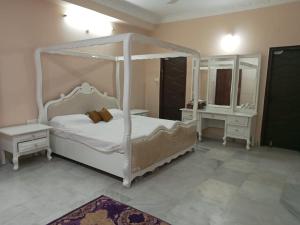 3-Bedroom Elegant and Spacious AC Apartment only for families, Prime Location, Just 100m from Main Road!