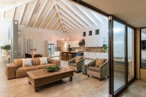 Super Beachfront views- Executive Villa - 5 bedrooms