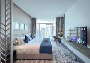 Deluxe Studio Business Bay - Canal View - Gym & Pool