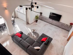 Chic Spacious Apartment Surrounded by Nature Near Opatija