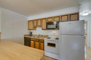 Main Street Red River Condo with Fireplace and Views!