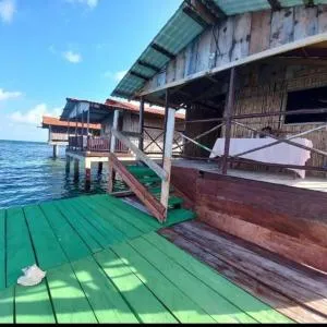 Cabañas sobre el mar en San Blas Narasgandub. - Ipetí