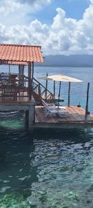 Cabañas sobre el mar en San Blas Narasgandub.