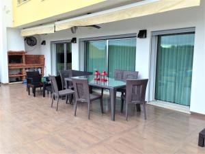 Holiday Calm Villa - Beach & Pool