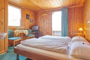 Twin Room with Shared Bathroom room in Hotel Weisshorn