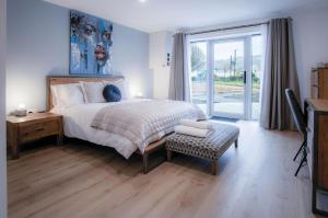 Suite 6 - Sleeping Giant Hotel - Pen Y Cae Inn