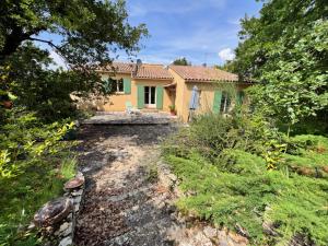Villa CLÉVIE 3 Étoiles avec piscine privée sur les hauteurs de Faucon, à 15 kilomètres du Mont Ventoux