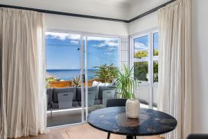Camps Bay Deluxe - Luxury Home With Pool, Ocean & Mountain Views