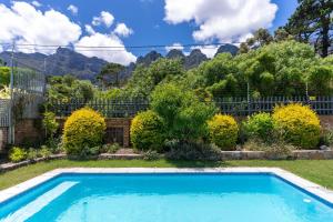 Camps Bay Deluxe - Luxury Home With Pool, Ocean & Mountain Views