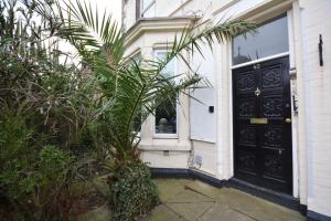 Beautiful Stylish 2BD Flat - Free Parking 30 Percent Off Long term bookings