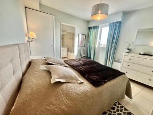 Bristol by Welcome to Cannes