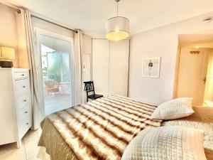 Bristol by Welcome to Cannes