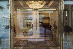 Hotel Norica - Thermenhotels Gastein mit dem Bademantel direkt in die Therme