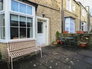 Hallam's Yard - Carleton