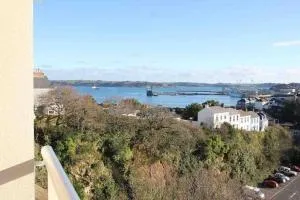 4 Porth Gwel, Sea View & Parking - 彭林