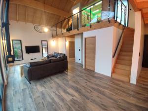 Chalet Lignum, Exceptionnel - Sauna & SPA - vue sur les montagnes, 8 minutes des pistes.