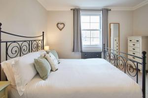 Deja Blue Beautiful period property