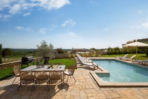 Rustic Villa Reichardia with a pool in Istria