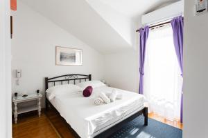 Double Room with Sea View room in Villa Amigo