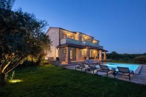 Rustic Villa Rubus with a pool in Istria